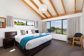 2 bedrooms, iron/ironing board, WiFi