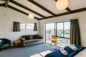 Unclassified image, 2 of 14, button - Studio Sea View Upper Level (Kaiteriteri)