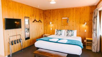 1 bedroom, iron/ironing board, free WiFi