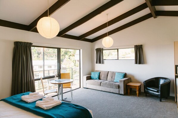 Interior - Studio Sea View Upper Level (Kaiteriteri)