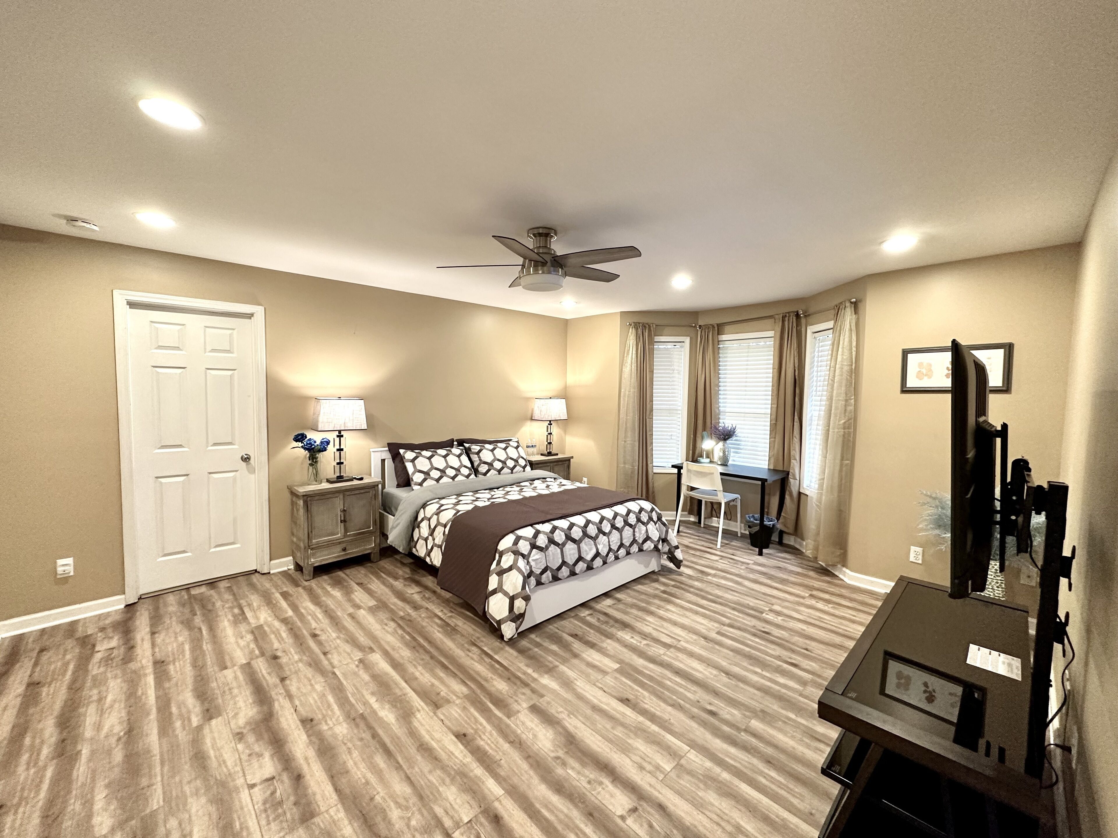 Master bedroom wt New bathroom