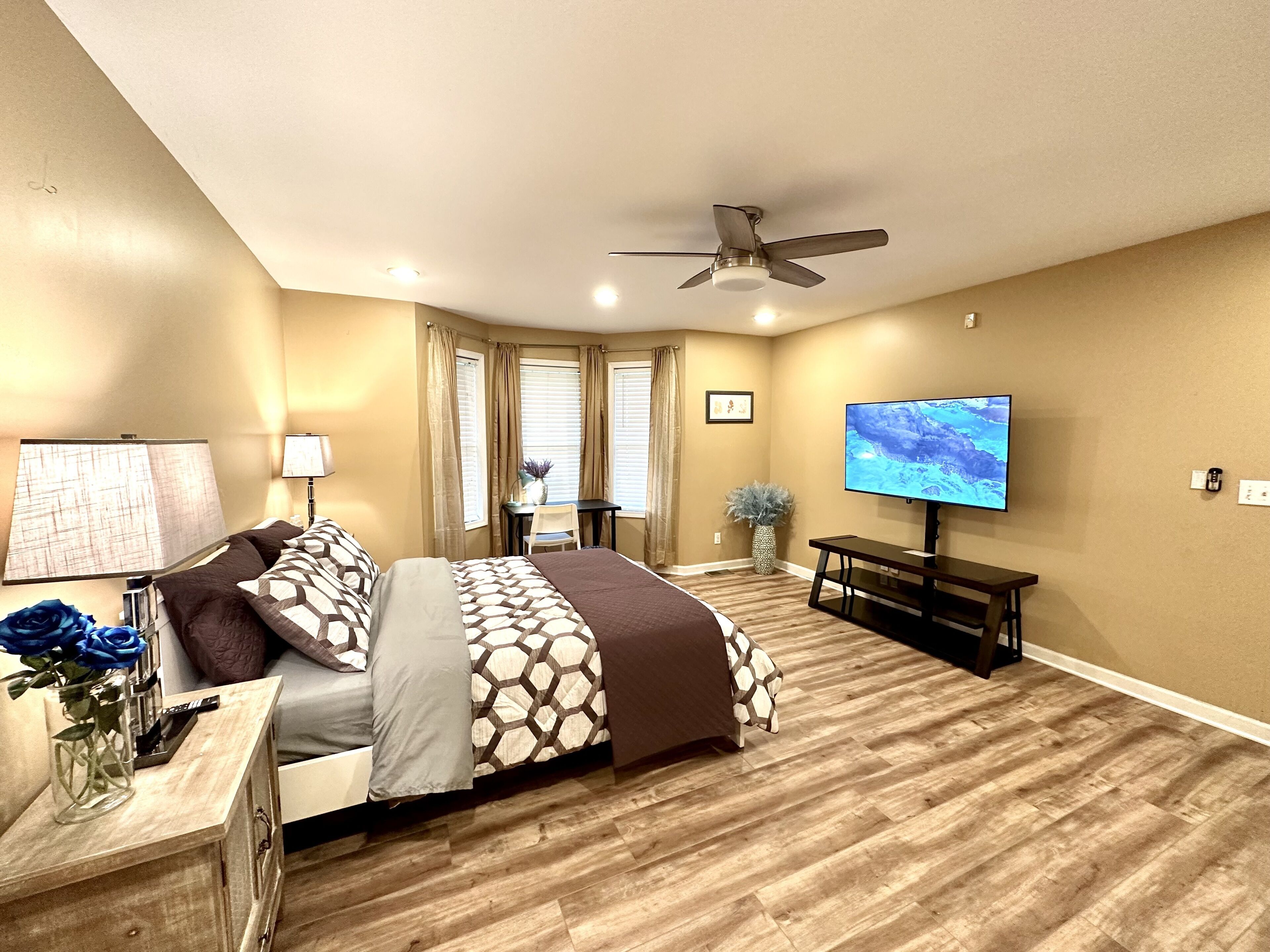 Master bedroom wt New bathroom