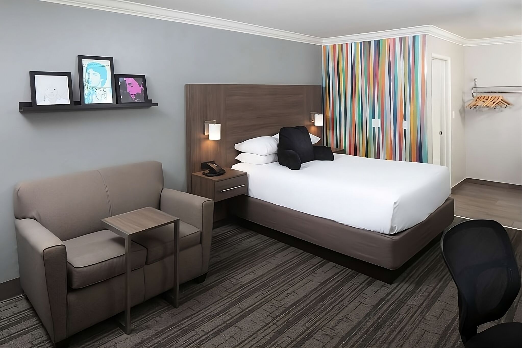 Your Home Away From Home! Free Parking Onsite, Hot Tub, Swimming Pool
