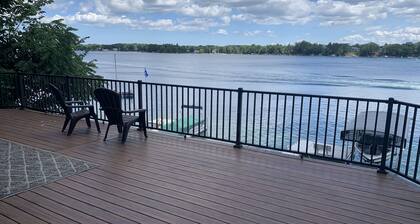 Private Frontage on Beautiful Silver Lake!