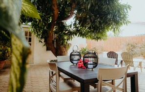 Outdoor dining - Vacation Under the Mango Trees (Willemstad)