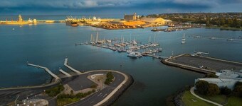 Wi-Fi *Netflix*Boat Parking
7 Night Sale