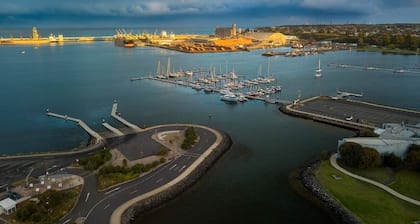 Wi-Fi *Netflix*Boat Parking
7 Night Sale