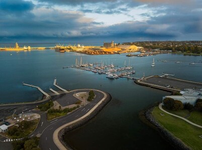 Wi-Fi *Netflix*Boat Parking
7 Night Sale