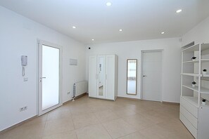 Interior - Villa Green House, capacity 8 people, air conditioning, private pool and barbecue area (Lloret de Mar)