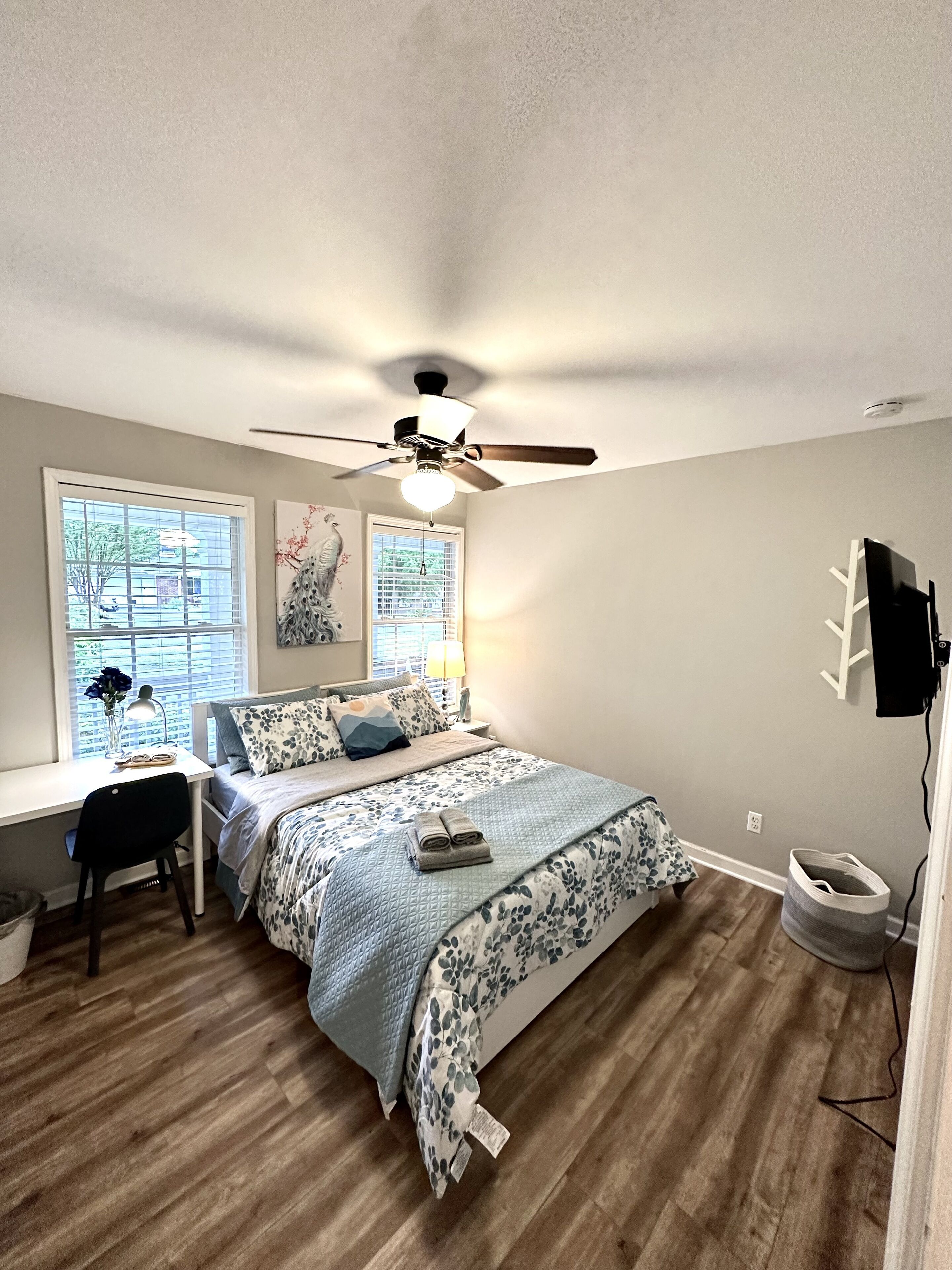 Pretty  Bedroom near  Sugar Hill