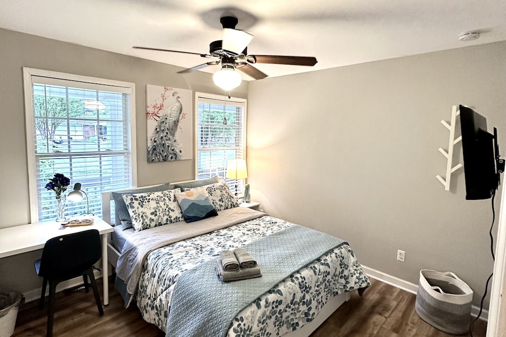 Pretty Bedroom near Sugar Hill