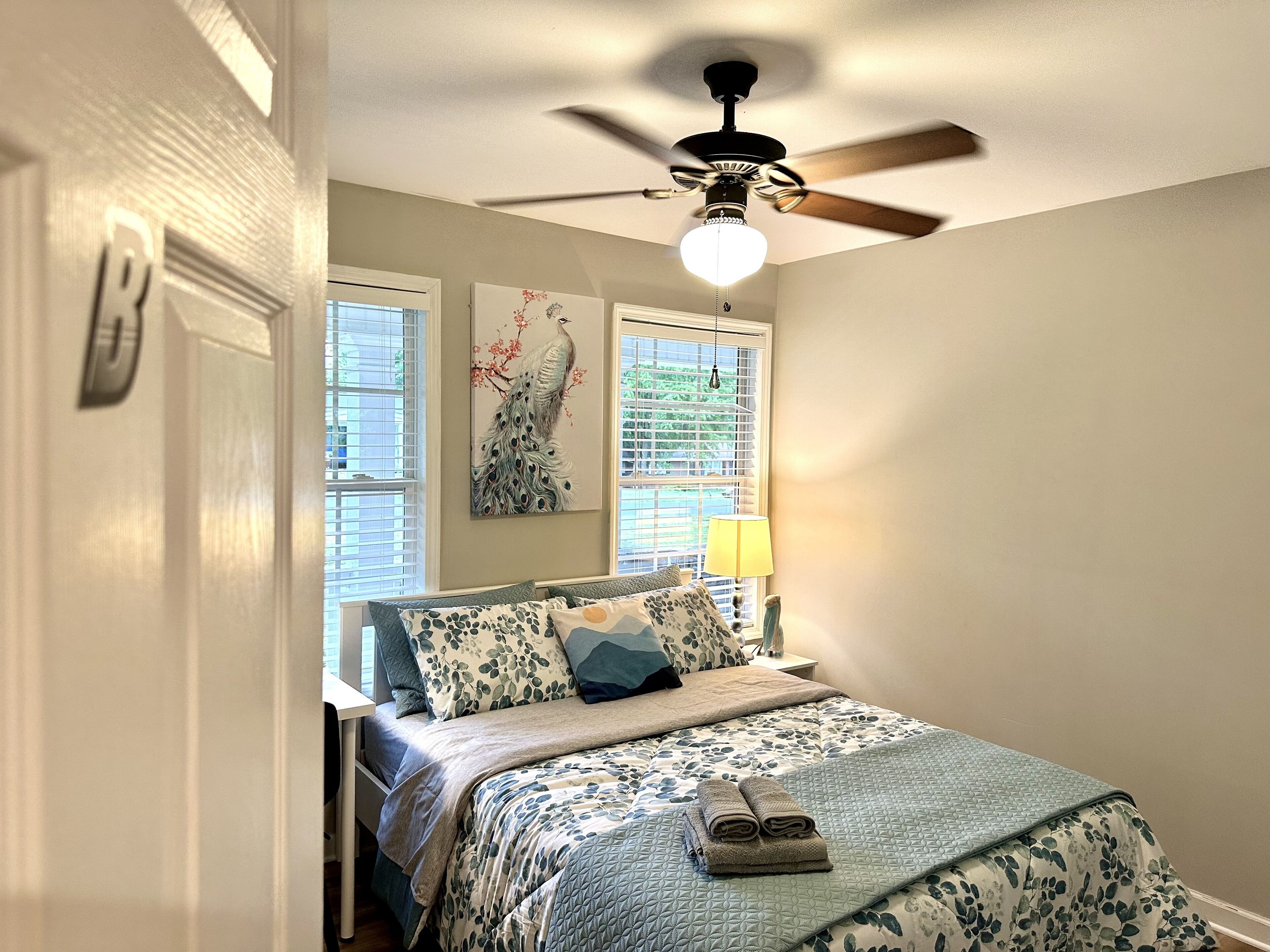 Pretty  Bedroom near  Sugar Hill