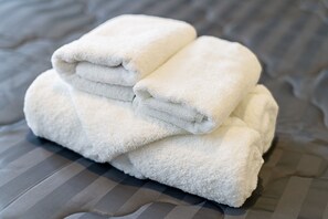 Dusche, Haartrockner, Bidet, Handtücher