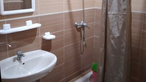 تجهيزات دش، صابون، شامبو، ورق حمّام