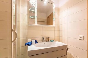Ducha, artículos de higiene personal gratuitos y secador de pelo