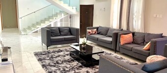 Coastal Retreat is situated just an 12minute drive to the Coast cape Castle