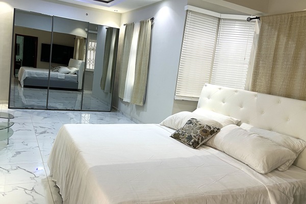 7 dormitorios, caja fuerte, tabla de planchar con plancha y wifi gratis