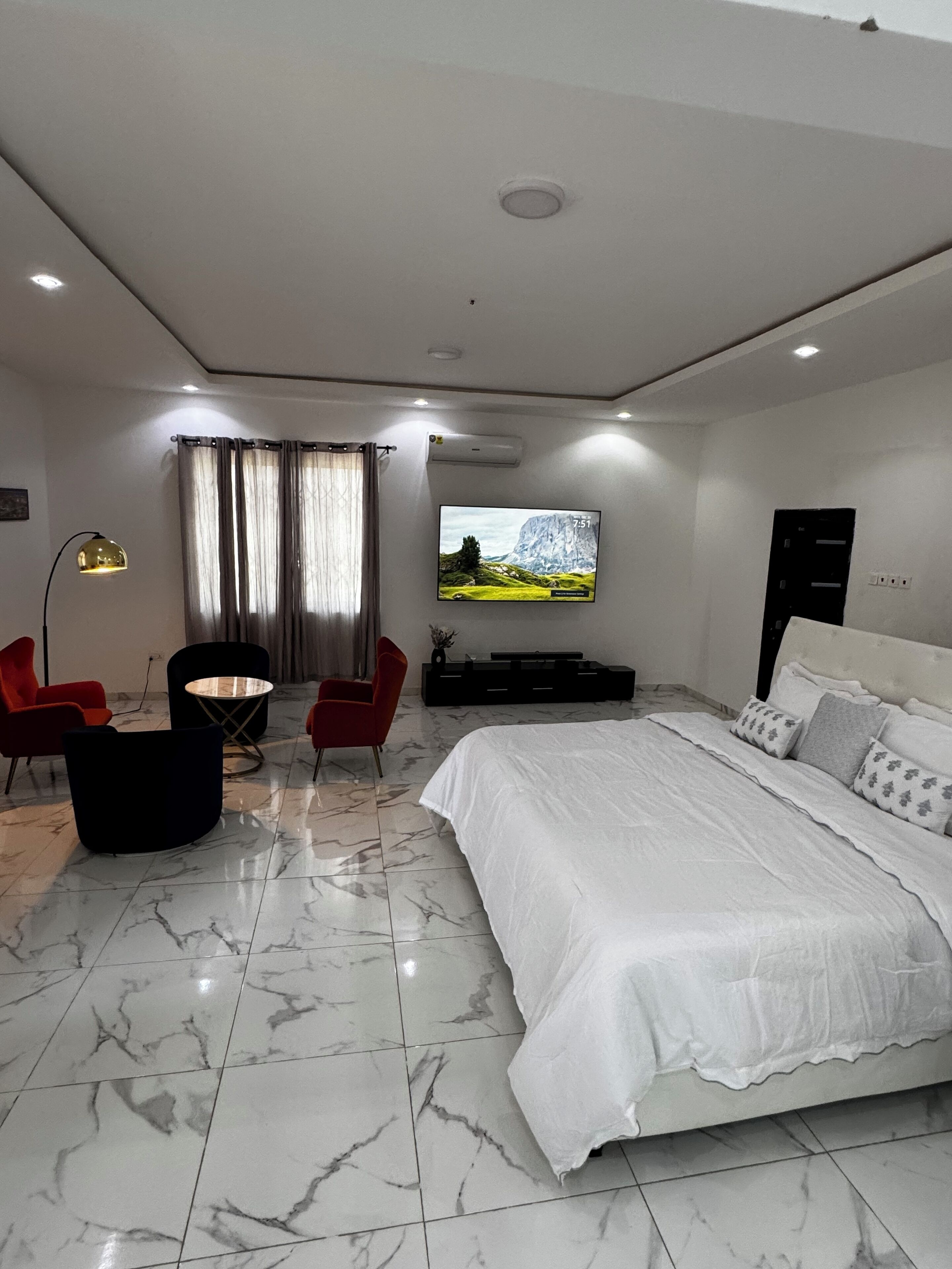 7 間睡房、房內夾萬、熨斗/熨衫板、免費 Wi-Fi