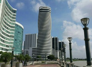 المنشأة من الخارج