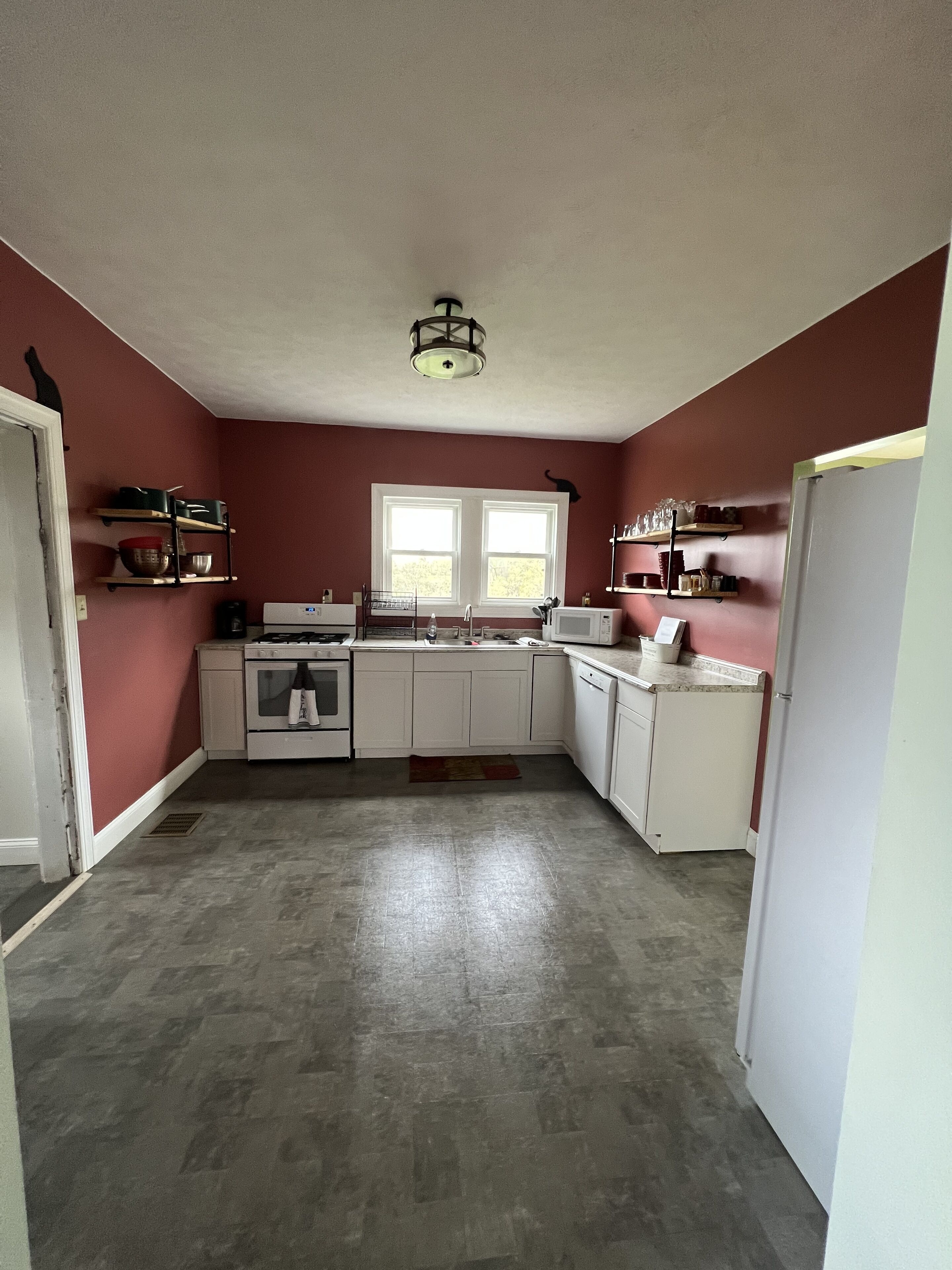 Come stay at our gorgeous Farmhouse, a perfect get away overlooking farm country