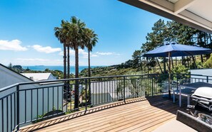 Property grounds - PALM BEACH COTTAGE, AIR-CON AND FREE WIFI  (Waiheke Island)