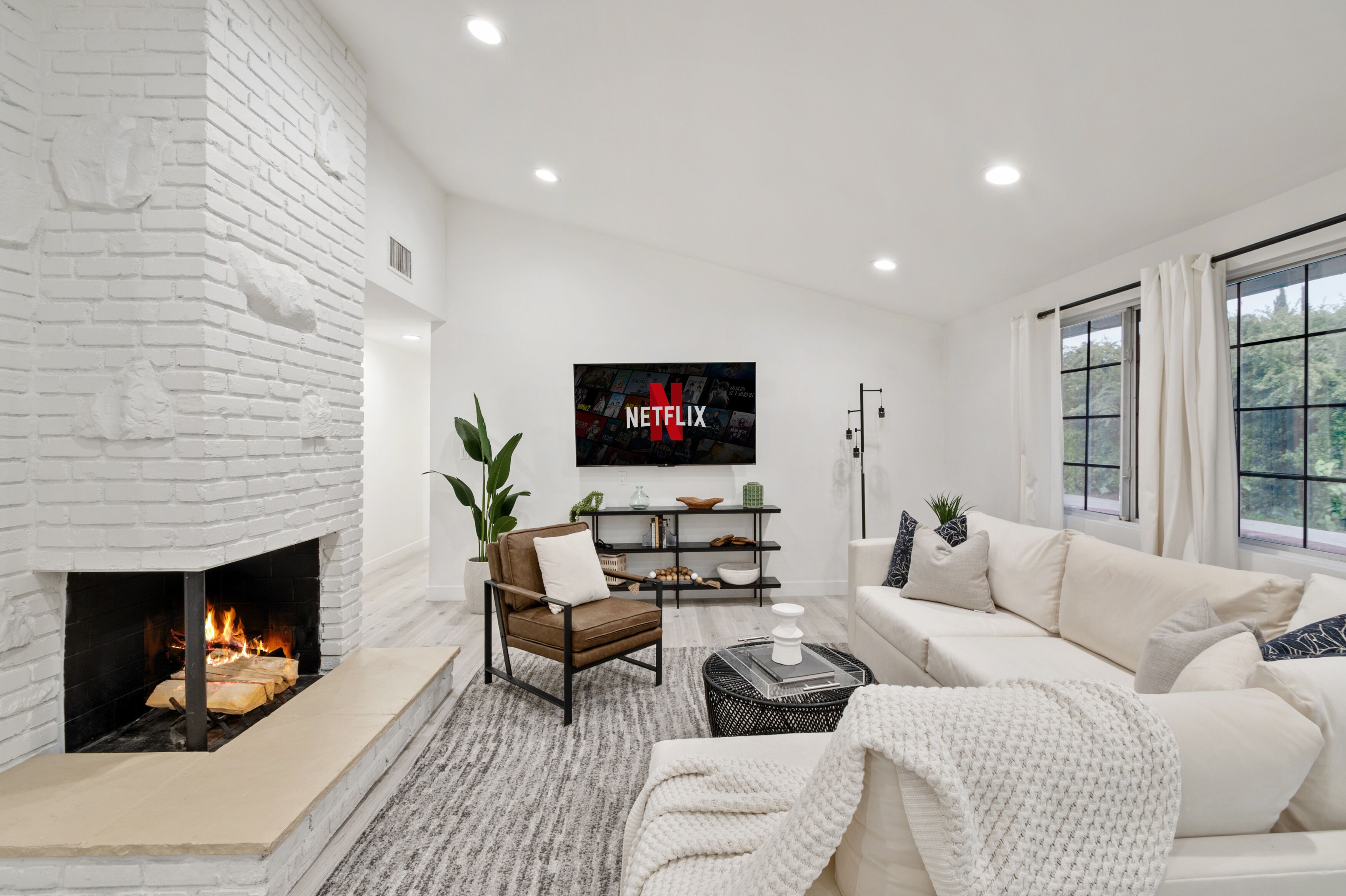 Spacious and Cozy Home with Pool in Woodland Hills