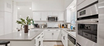 Spacious and Cozy Home with Pool in Woodland Hills