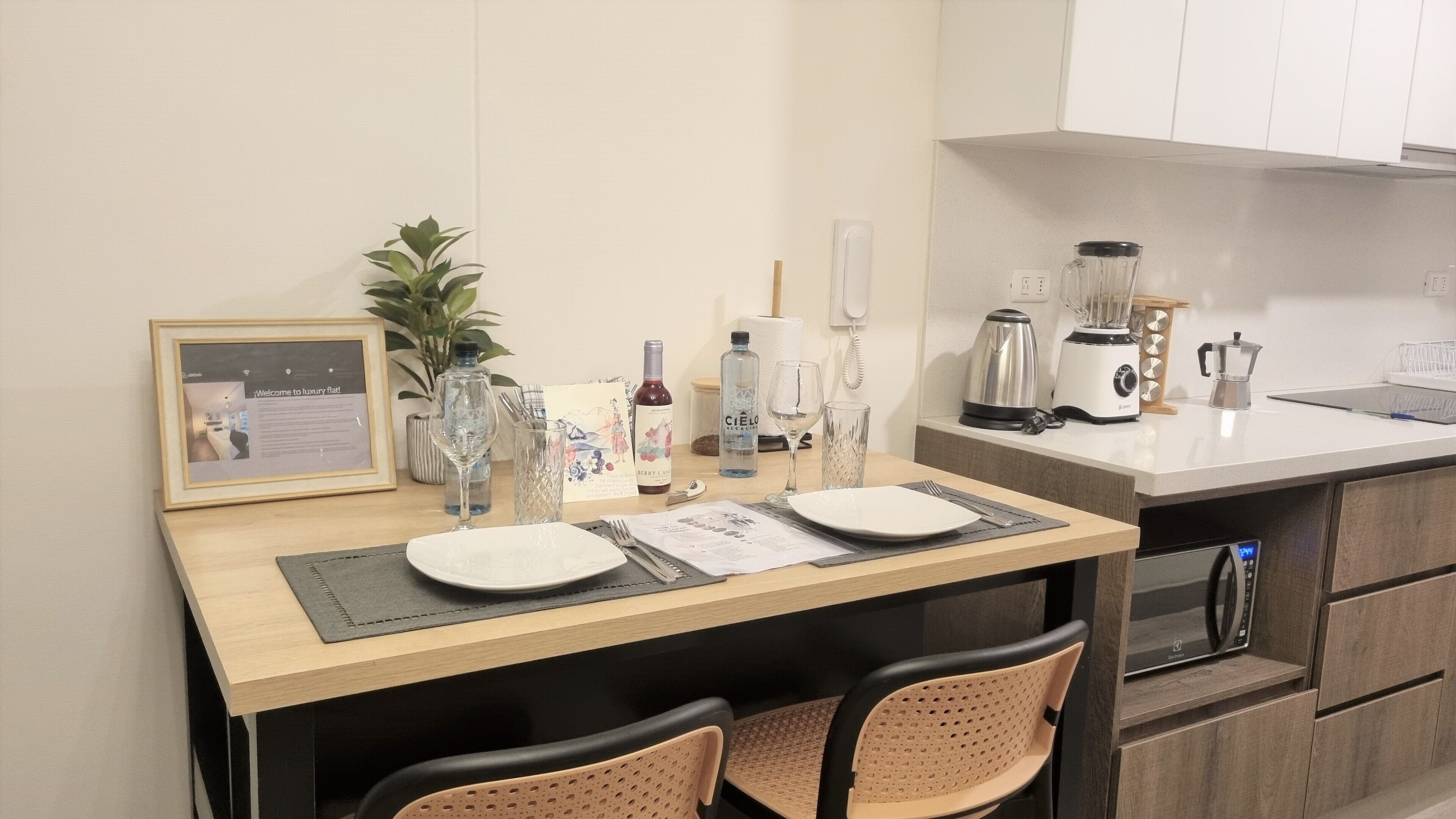 Modern Flat with Ocean View & Luxury Amenities - Pool, Gym, Coworking & More