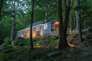 Exterior - An elegantly appointed house tucked in the Virginia Mountainside. (Stanardsville)