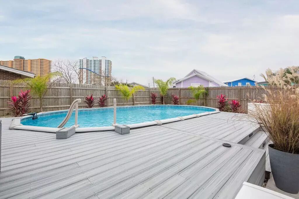 Great family beach house! Pool - Beach - 3 bedroom house Plus additional suite.