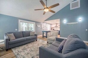 تلفزيون ذكي، مدفأة، كُتُب