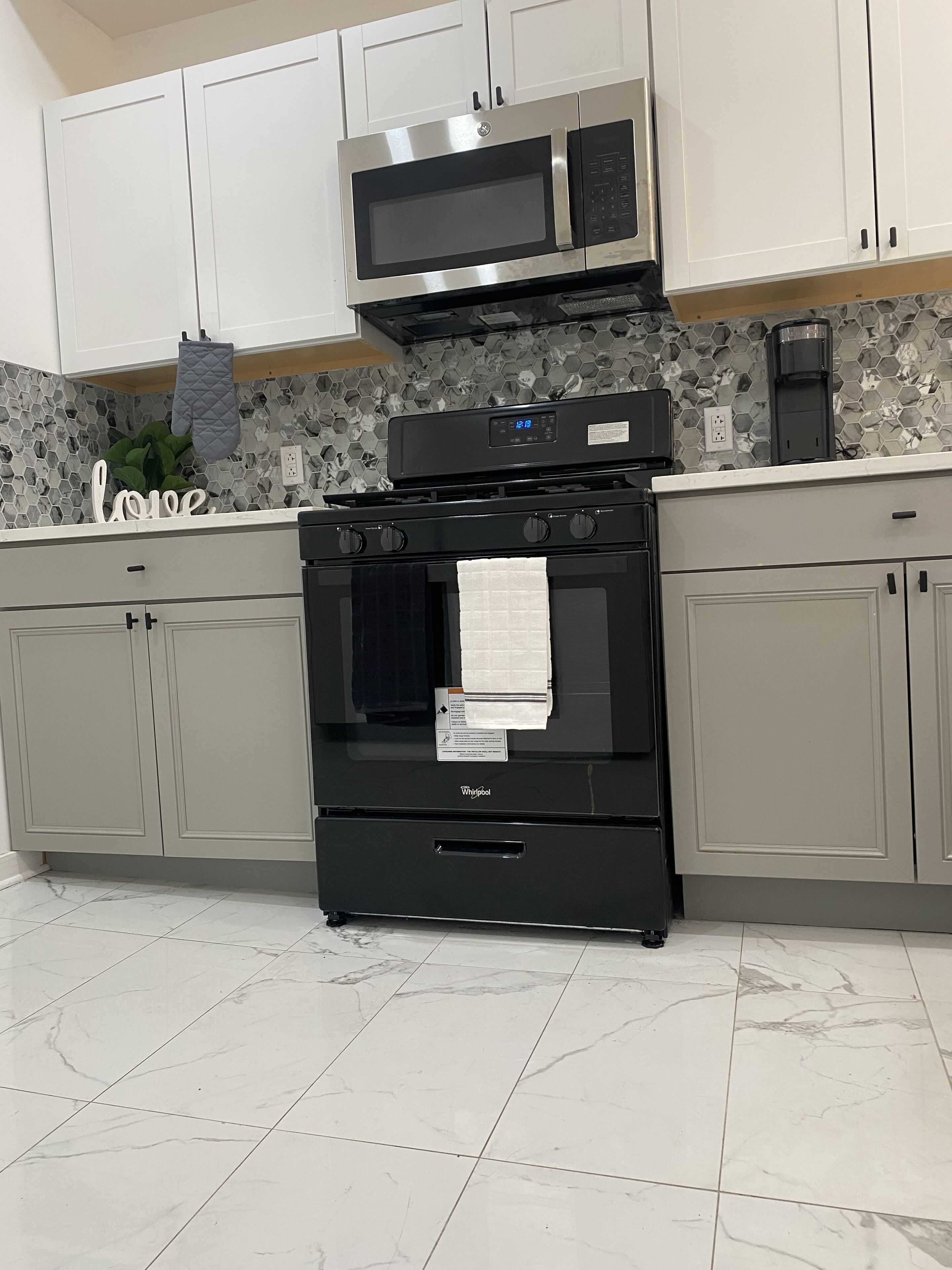 Zenful 3 Bed 2 1/2 Bath Home 15 mins from center city