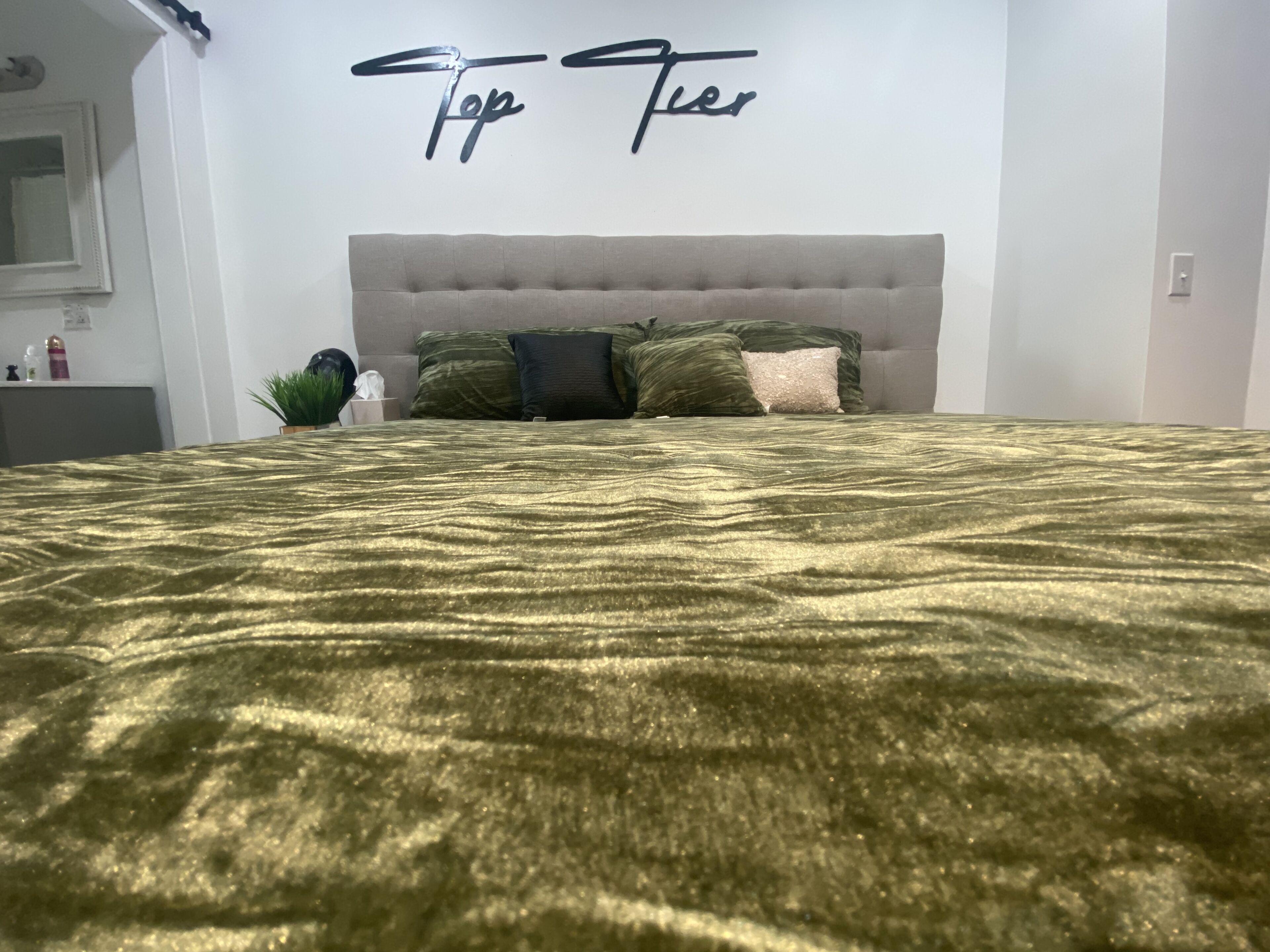 Zenful 3 Bed 2 1/2 Bath Home 15 mins from center city