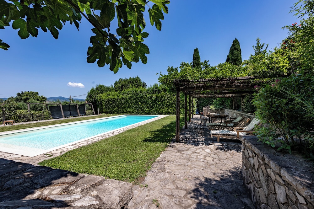 Countryside Villa With Pool, Baschi, Italy