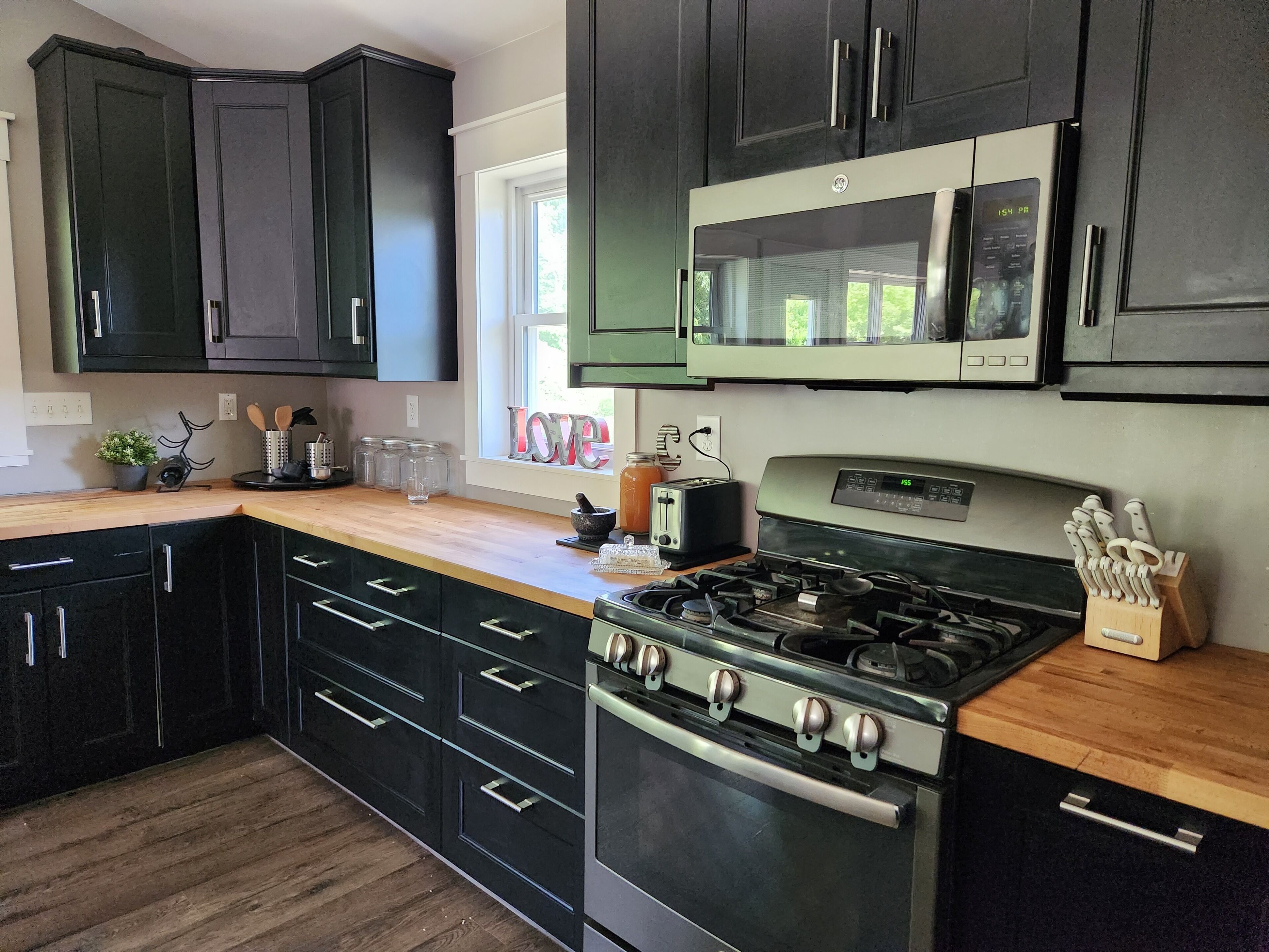 6bd 3ba large gathering home, close to YMCA and 5 miles to Downtown Duluth