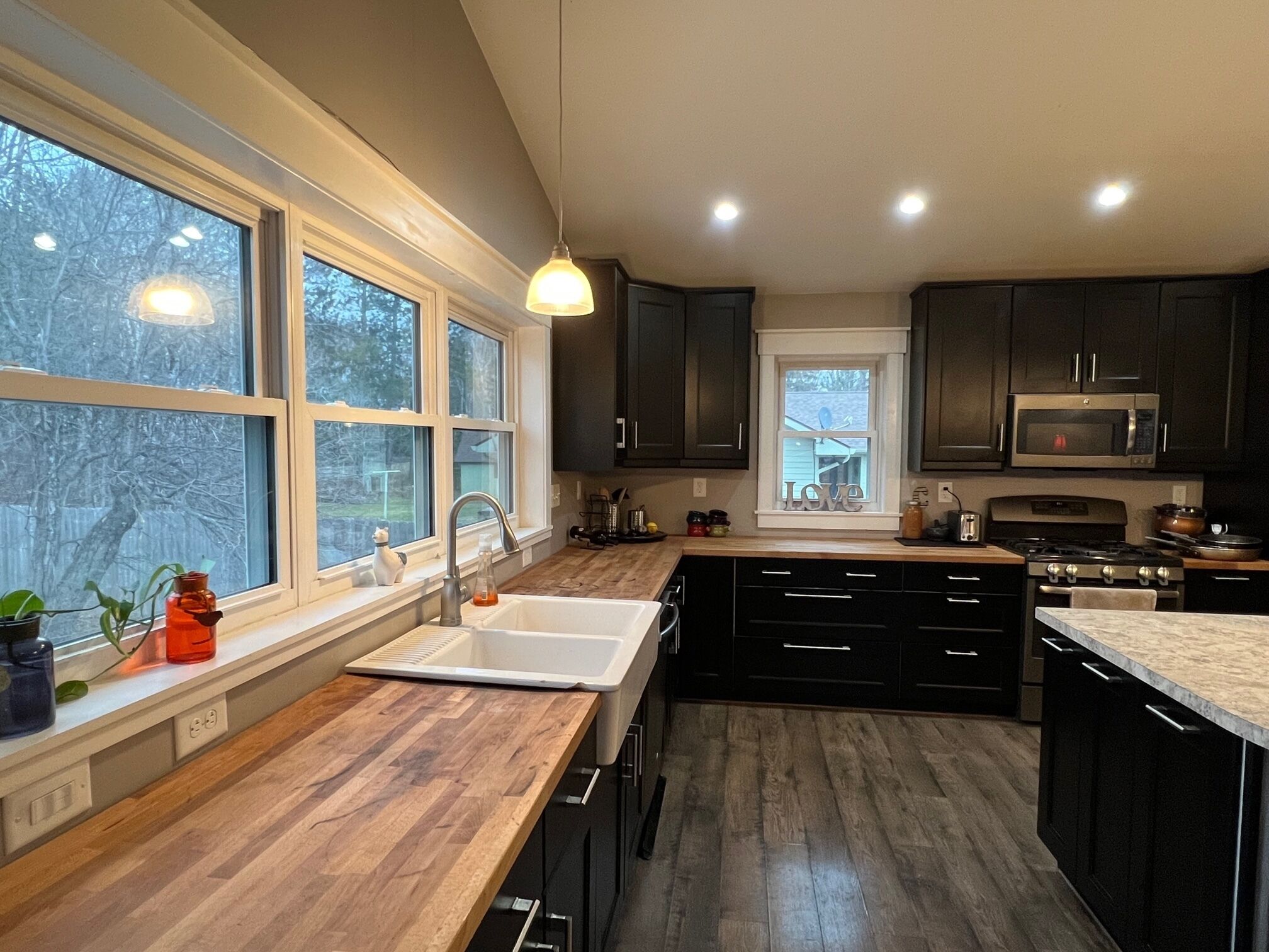 6bd 3ba large gathering home, close to YMCA and 5 miles to Downtown Duluth