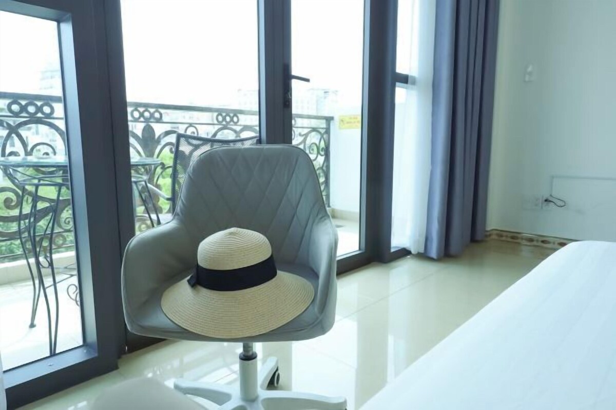 In-room safe, desk, blackout curtains, soundproofing