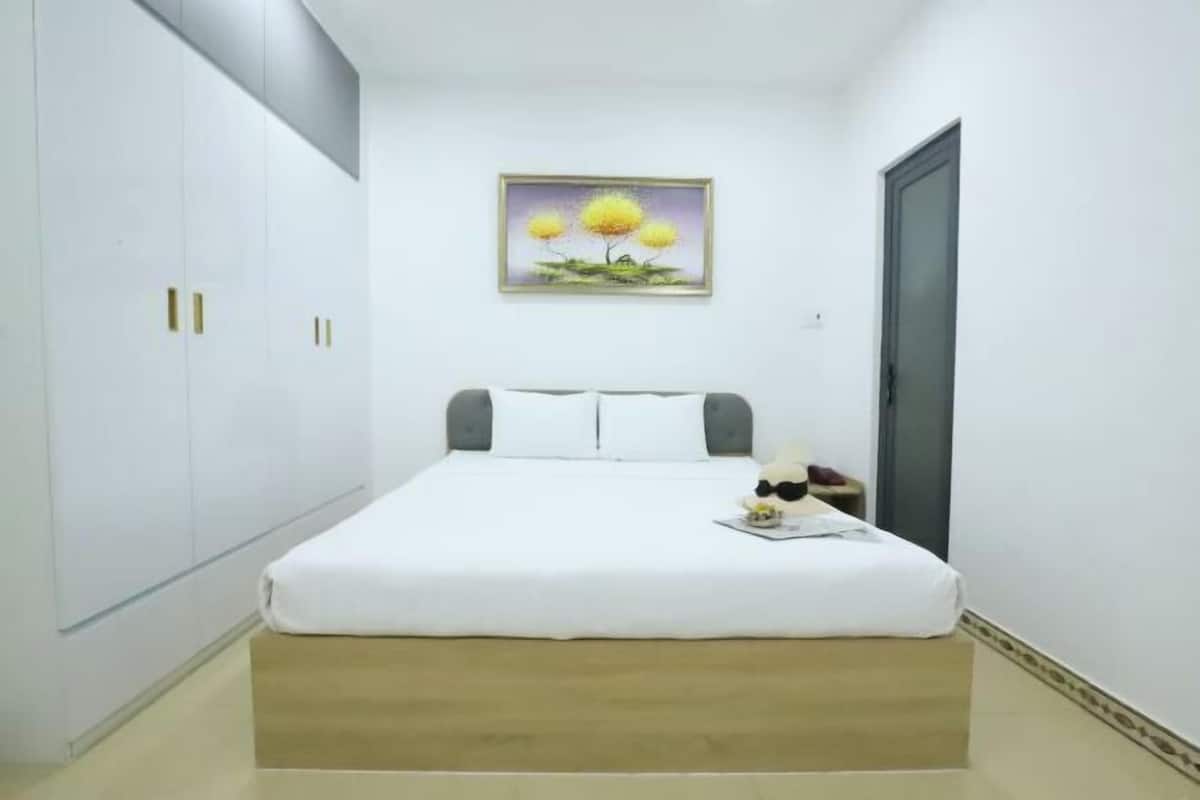 Zimmersafe, Schreibtisch, Verdunkelungsvorhänge, schallisolierte Zimmer