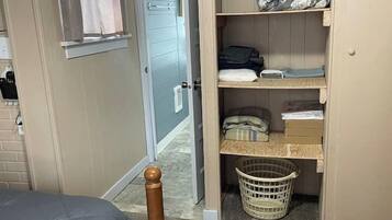 2 多间卧室、办公桌、免费 WiFi、床单
