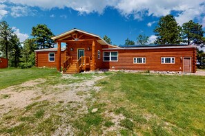 Exterior - Dog-friendly log cabin with amazing views, fireplace, grill - close to Deadwood (Deadwood)