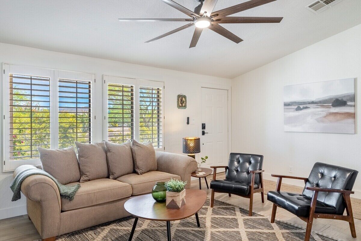 Bus Stop Saloon with Private Spa