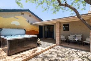Terrace/patio - Bus Stop Saloon by PaseoHomesAZ Cave Creek with Spa (Cave Creek)