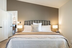 3 bedrooms, iron/ironing board, WiFi, bed sheets - Bus Stop Saloon by PaseoHomesAZ Cave Creek with Spa (Cave Creek)