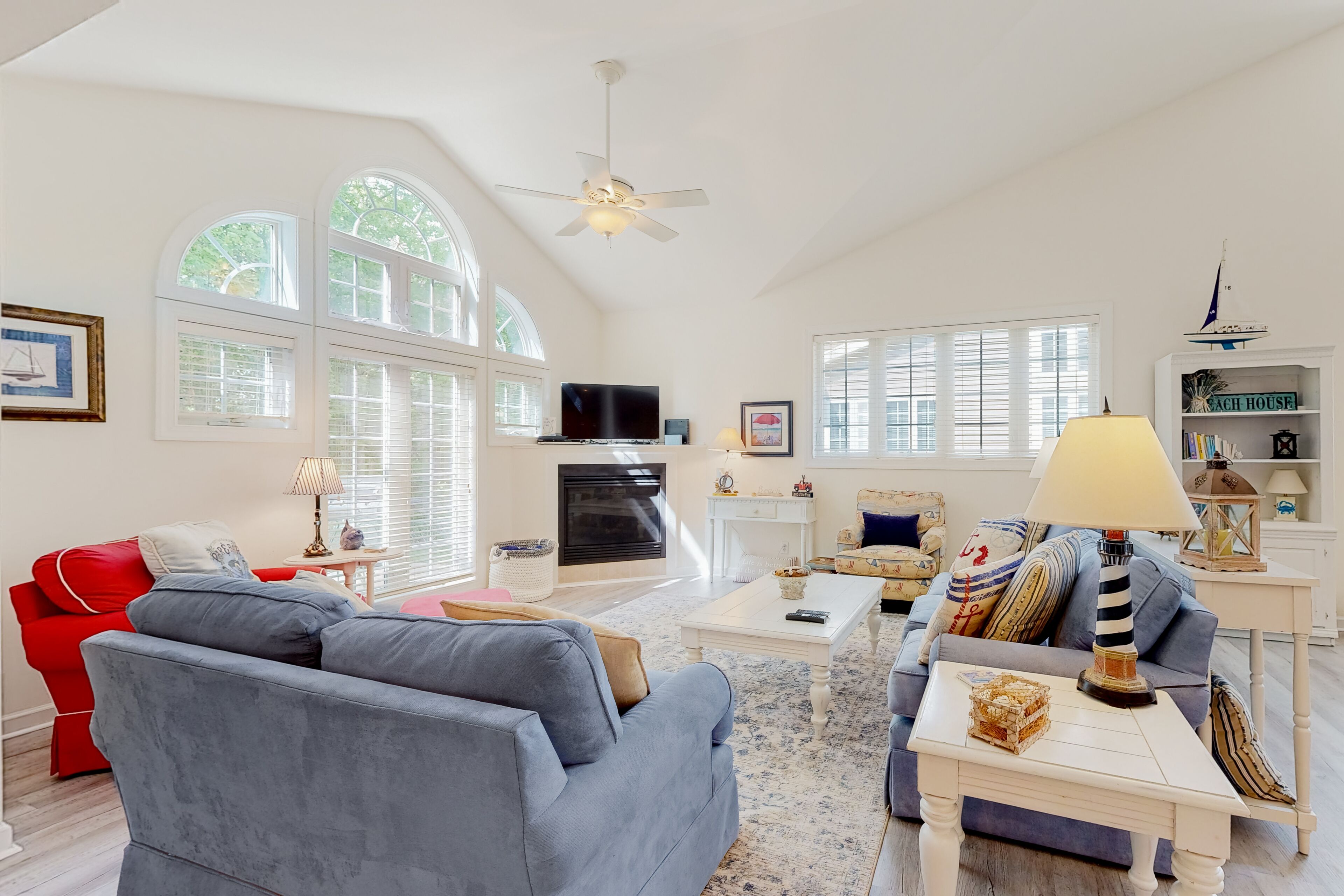 Arrington Woods townhome with fireplace, pool, gas grill, balcony, & patio area