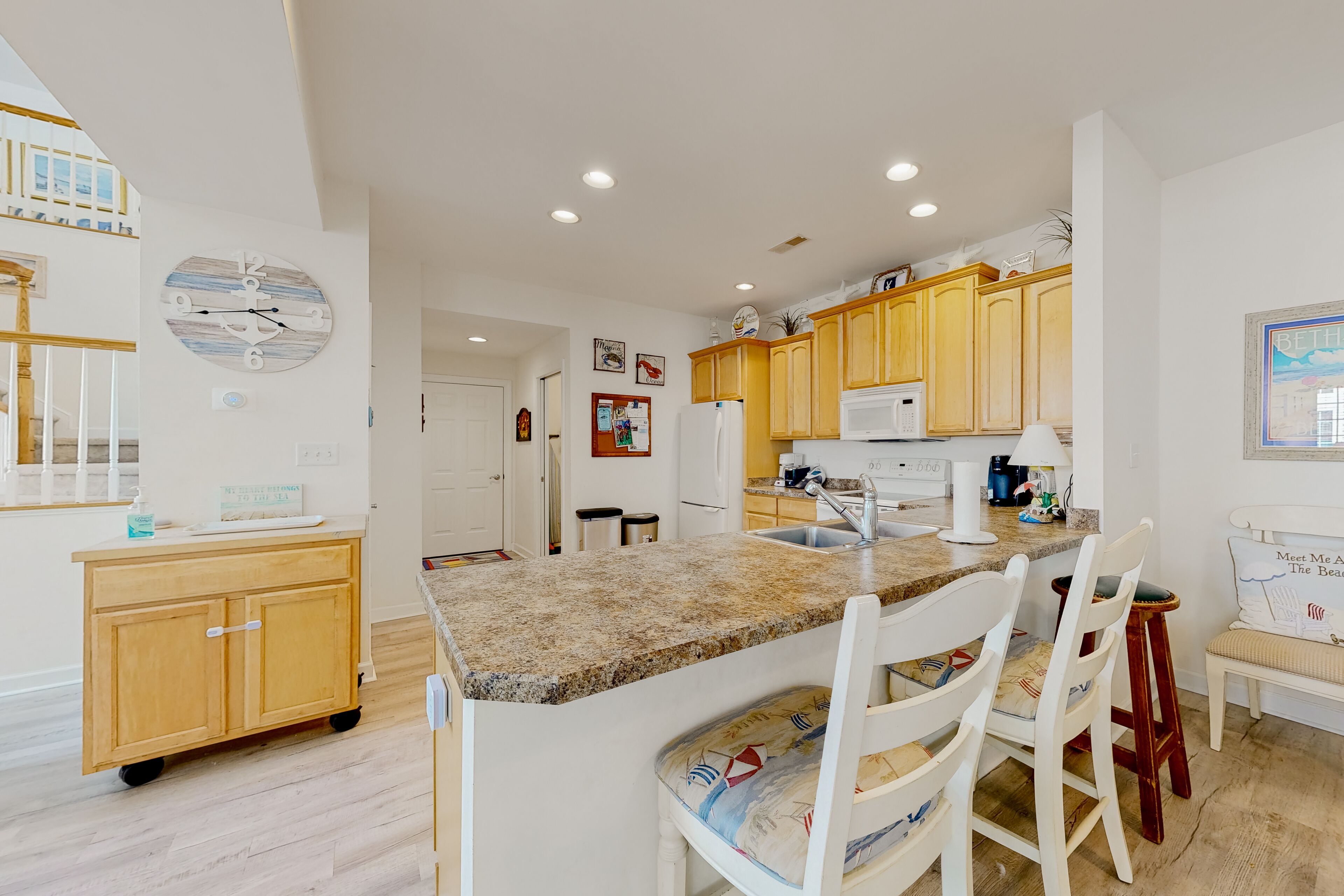 Arrington Woods townhome with fireplace, pool, gas grill, balcony, & patio area