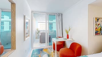 Iron/ironing board, Internet, bed sheets