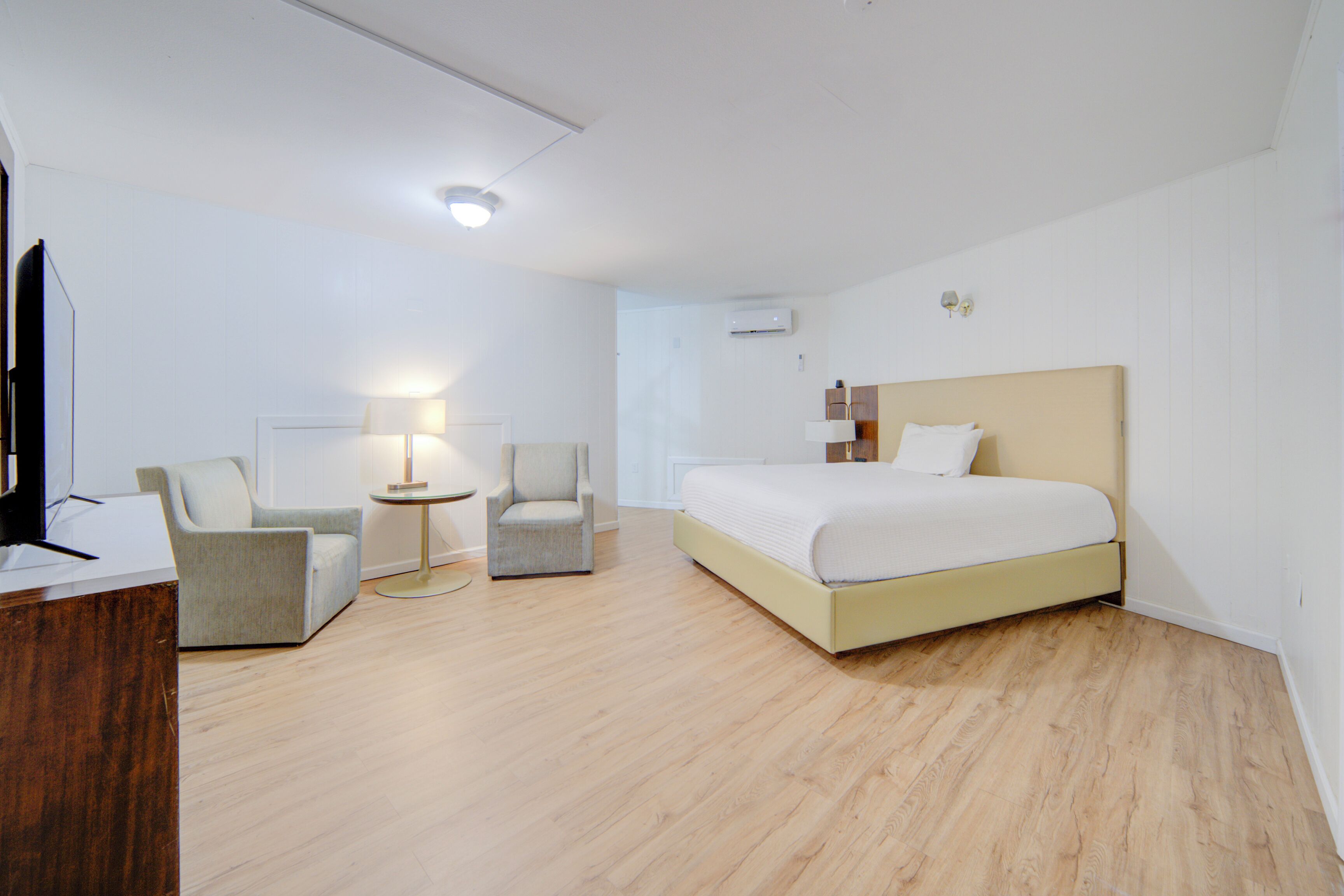 واي فاي مجانًا وملاءات أسرّة