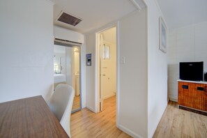Habitación (2 Full Beds) | Wifi gratis y ropa de cama 