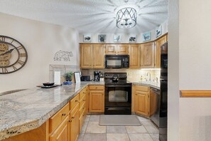 冰箱、微波炉、烤箱、炉灶