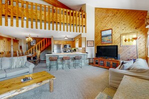 TV, fireplace, DVD player, video library - Ski-in/out gold-rated condo with hot tubs, fireplace & gym (Breckenridge)